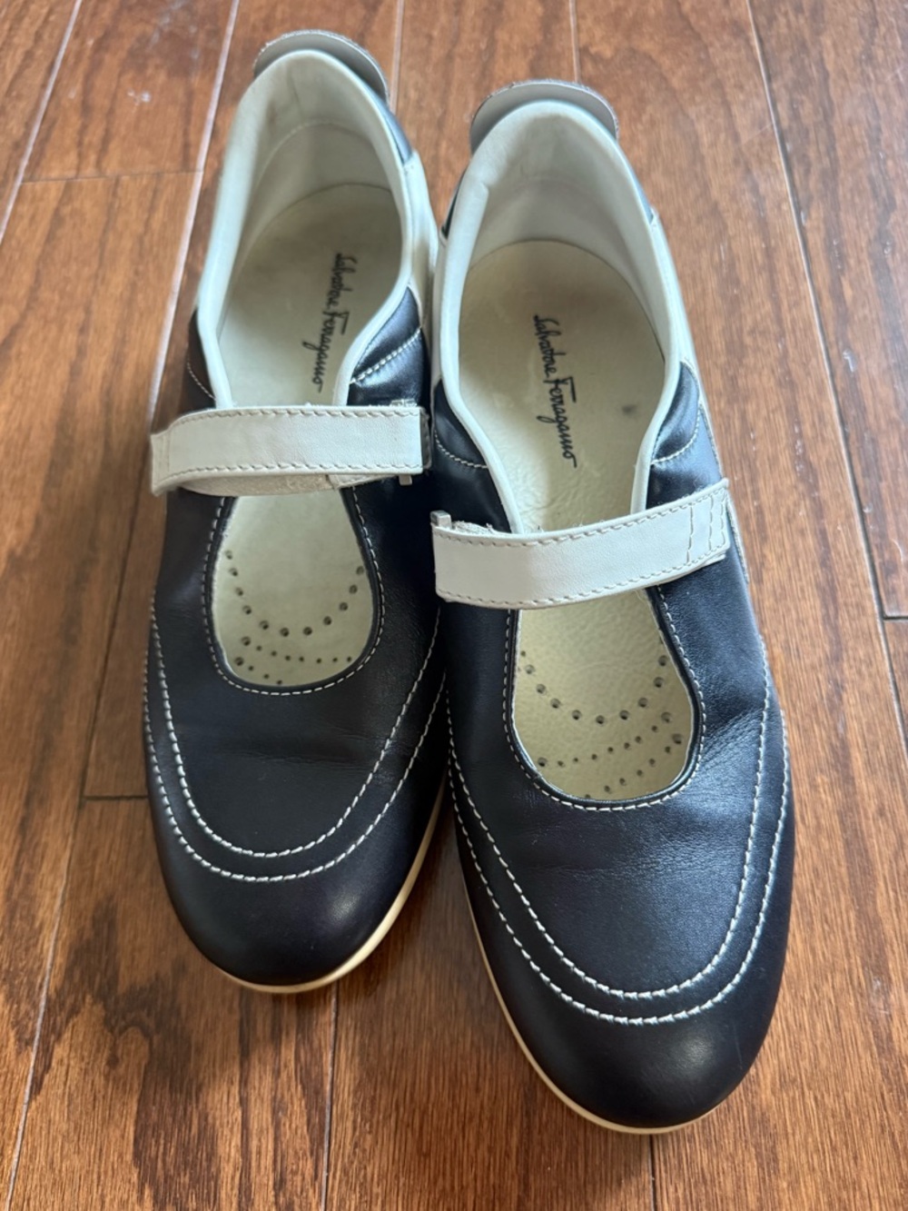 Salvatore Ferragamo Black Leather Mary Jane Flats size 6 women’s